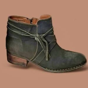 Born Women's Suede Leather Ankle Boots with Fringe and strap/buckle SZ 9.5
